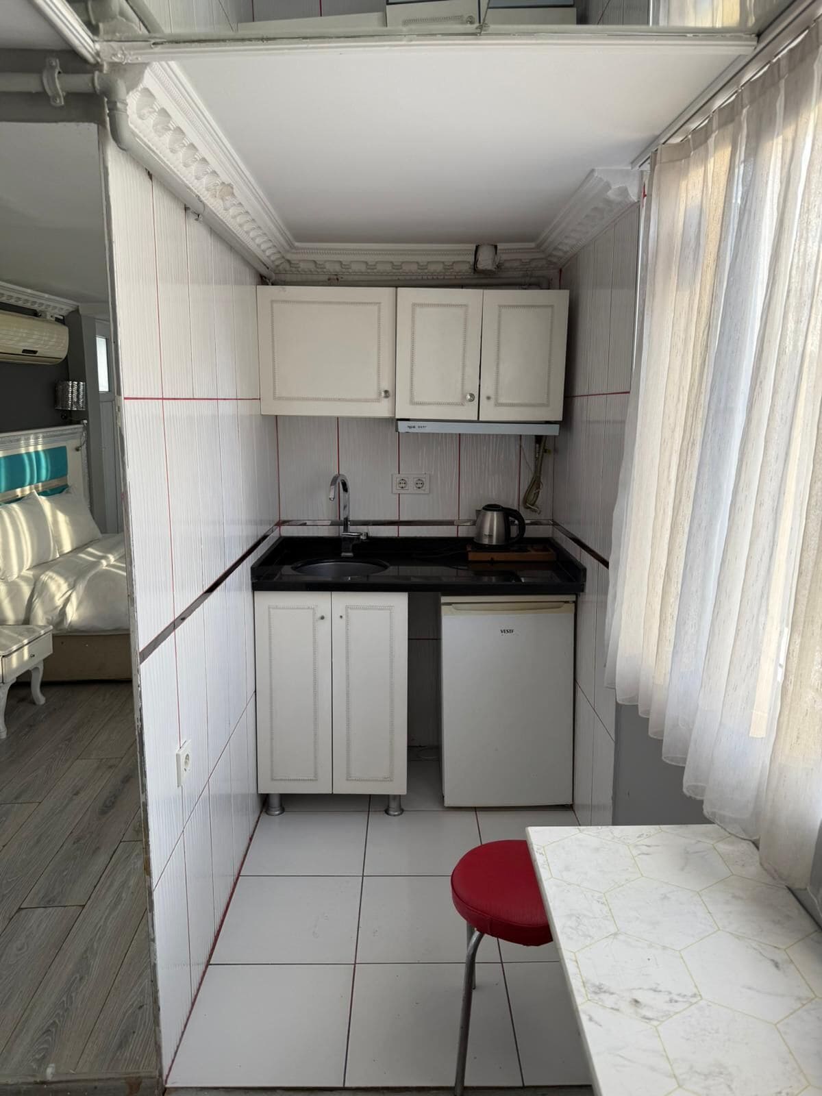 ثلاجة صغيرة