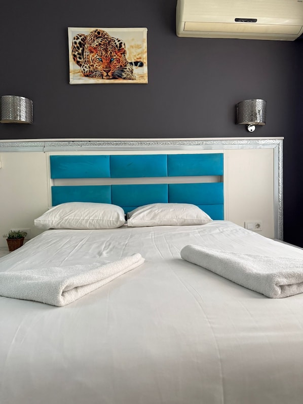 Cortinas blackout, tabla de planchar con plancha y wifi gratis