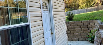 Cozy 1BR with Full Bath & Your Own Entrance, and convenient parking