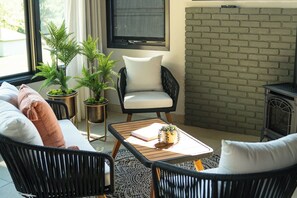 Televisión y chimenea 