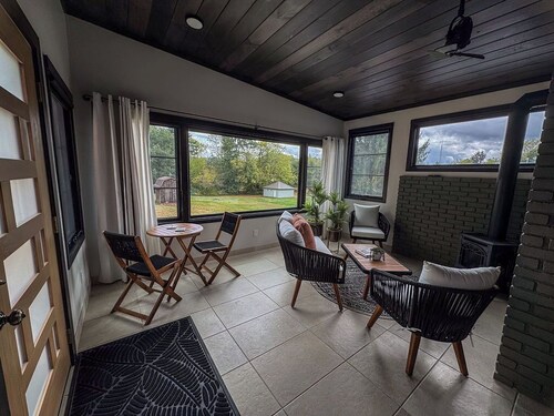 Oasis Manor- Large One Bedroom Apartment