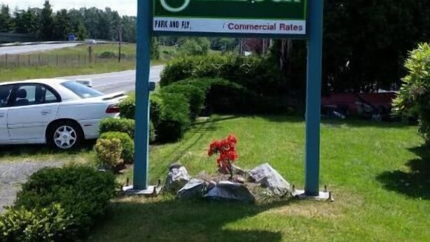 A motel sign with a shamrock logo and the name 'Shamrock' prominently displayed. - Shamrock Motel (Bellingham)