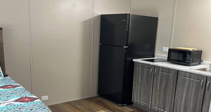 Rustic studio with AC and big screen tv in wonderful Sweeny