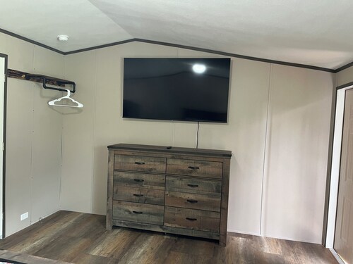 Rustic studio with AC and big screen tv in wonderful Sweeny