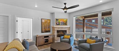 Condo (3 Bedrooms) | Front of property