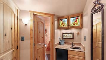 Condo (1 Bedroom) | Property amenity