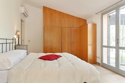 Villa Glicini - Delightful Cottage With Pool