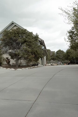 Close to the slopes, mtb trails, views, local tips