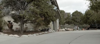 Close to the slopes, mtb trails, views, local tips