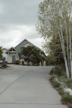 Exterior - Close to the slopes, mtb trails, views, local tips (Eagle)