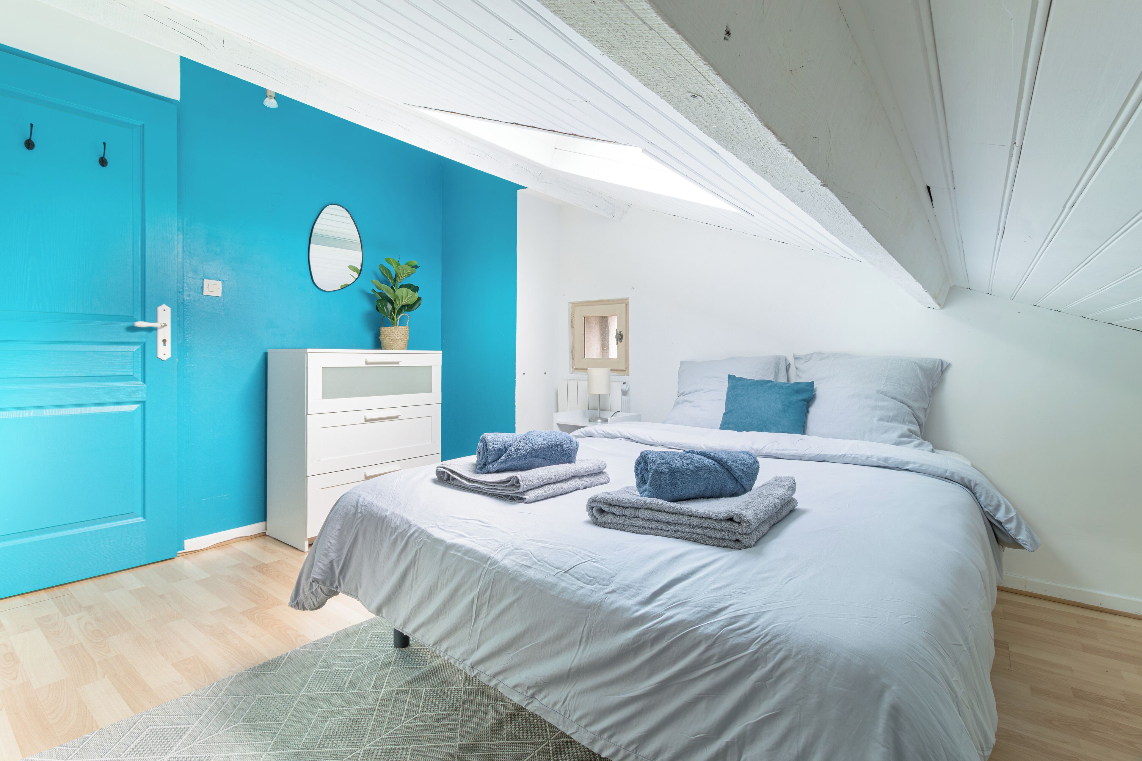 2 bedrooms, desk, iron/ironing board, free WiFi