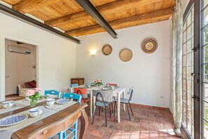 Villa | 4 bedrooms - Big Historic Private Villa With Pool and Garden (Ostra)