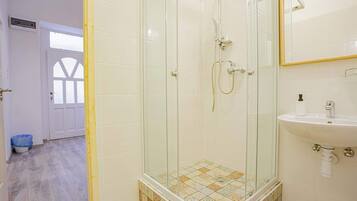 Regadera y secadora de cabello