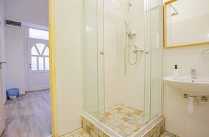 Regadera y secadora de cabello