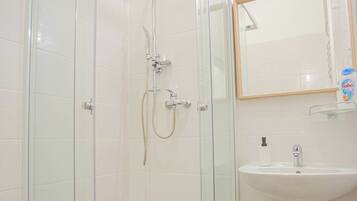 Regadera y secadora de cabello