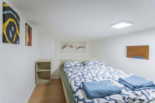 1 chambre, fer et planche à repasser, Wi-Fi, draps fournis