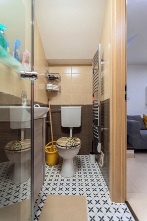 Douche, sĂšche-cheveux