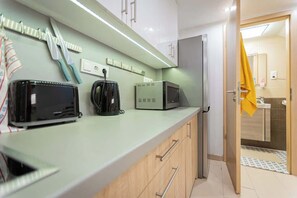 Fridge, microwave, stovetop, toaster - Studio apartment in Budapest, Rakoczi (Budapest)