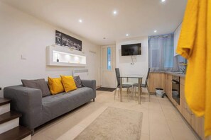 TV - Studio apartment in Budapest, Rakoczi (Budapest)