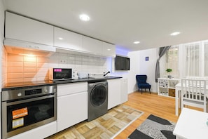 Fridge, microwave, oven, stovetop