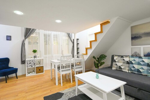 Lovely studio flat in Damjanich street - Leonard