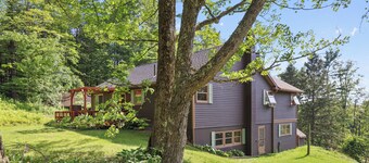 Classic New England 4-bedroom house with Yukon Ridge trail access