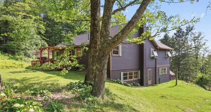 Classic New England 4-bedroom house with Yukon Ridge trail access