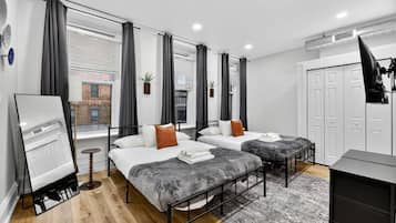 2 bedrooms, desk, iron/ironing board, WiFi