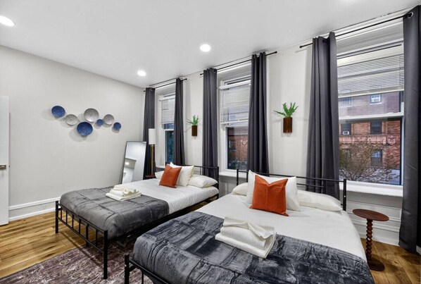 Desk, iron/ironing board, WiFi, bed sheets