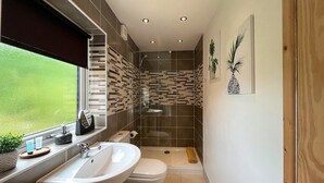 A modern bathroom with a shower, toilet, and sink. - Country pub with rooms (Shenstone)