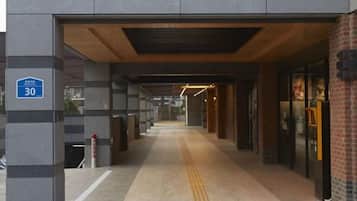 Letak kenderaan sendiri (tertakluk pada bayaran)