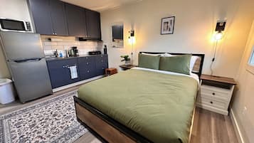 Perusstudio | Kannettavalle tietokoneelle sopiva työtila, ilmainen Wi-Fi