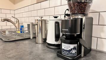 Studio, Kitchenette | Coffee and/or coffee maker