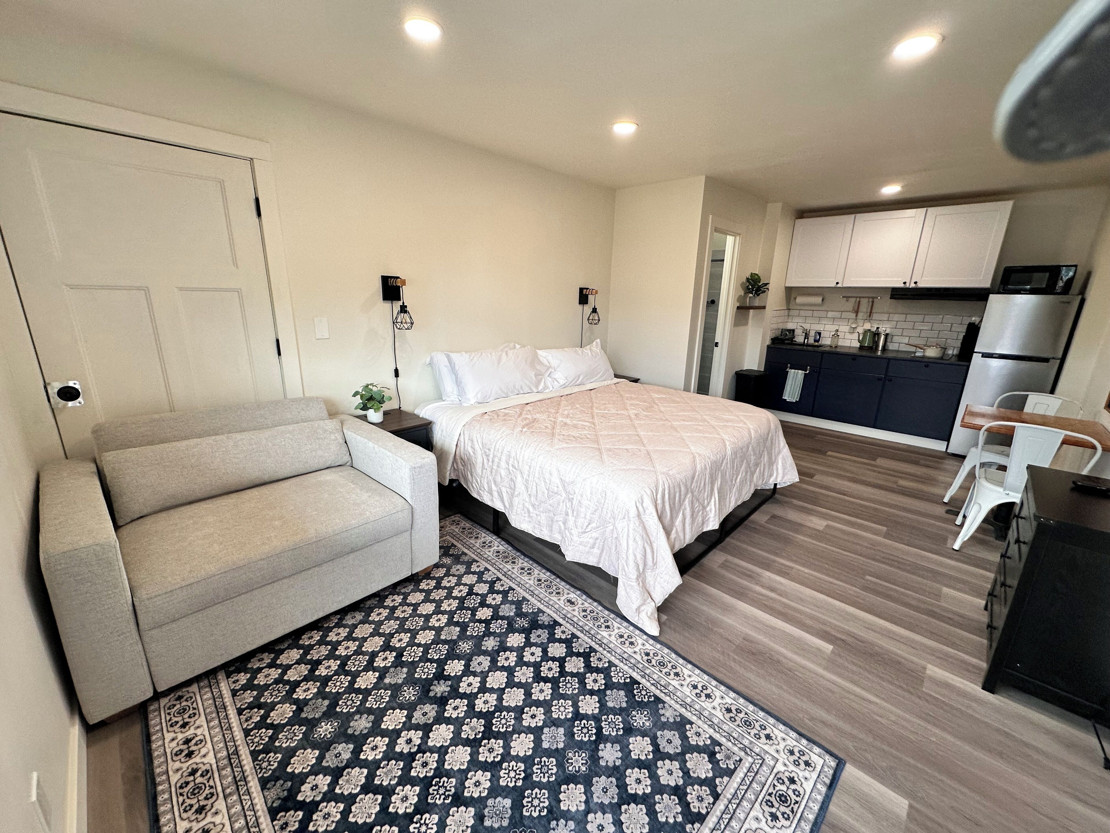 Superior Studio, Kitchenette | Living area