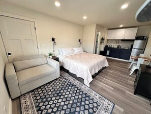 スーペリア スタジオ 簡易キッチン | リビング エリア