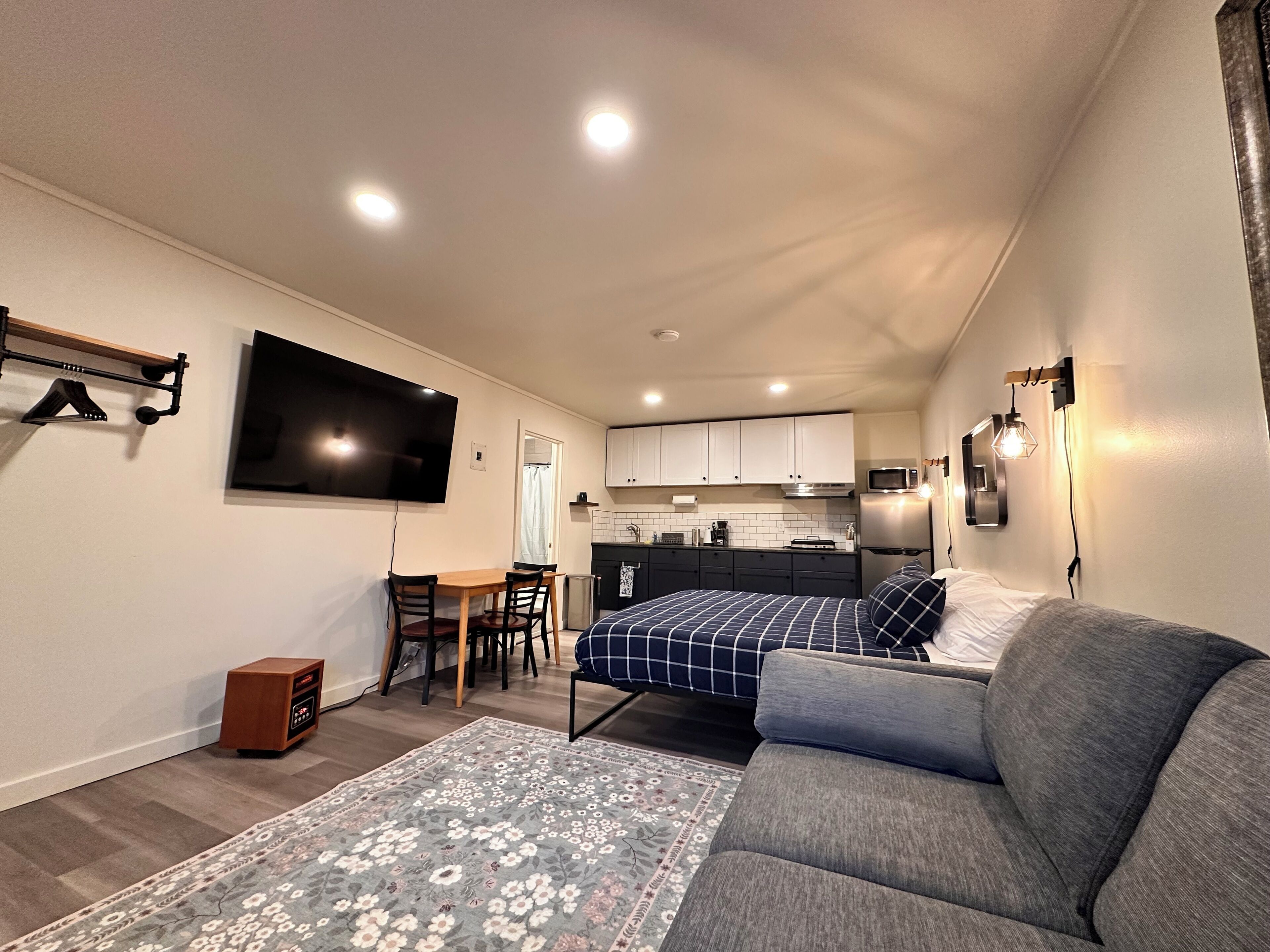 Studio, Kitchenette | Laptop workspace, free WiFi