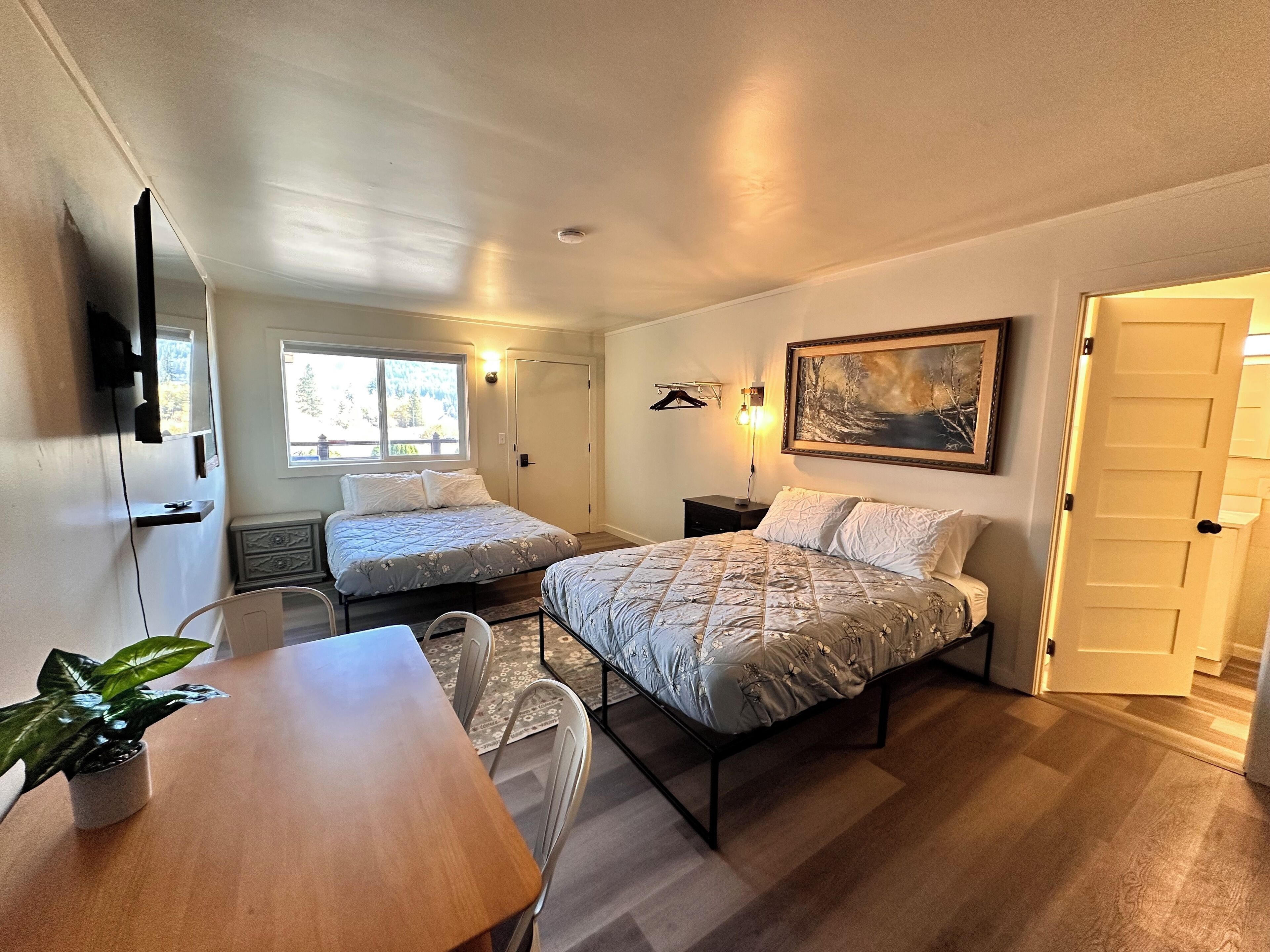 Economy Studio, Kitchenette | Laptop workspace, free WiFi