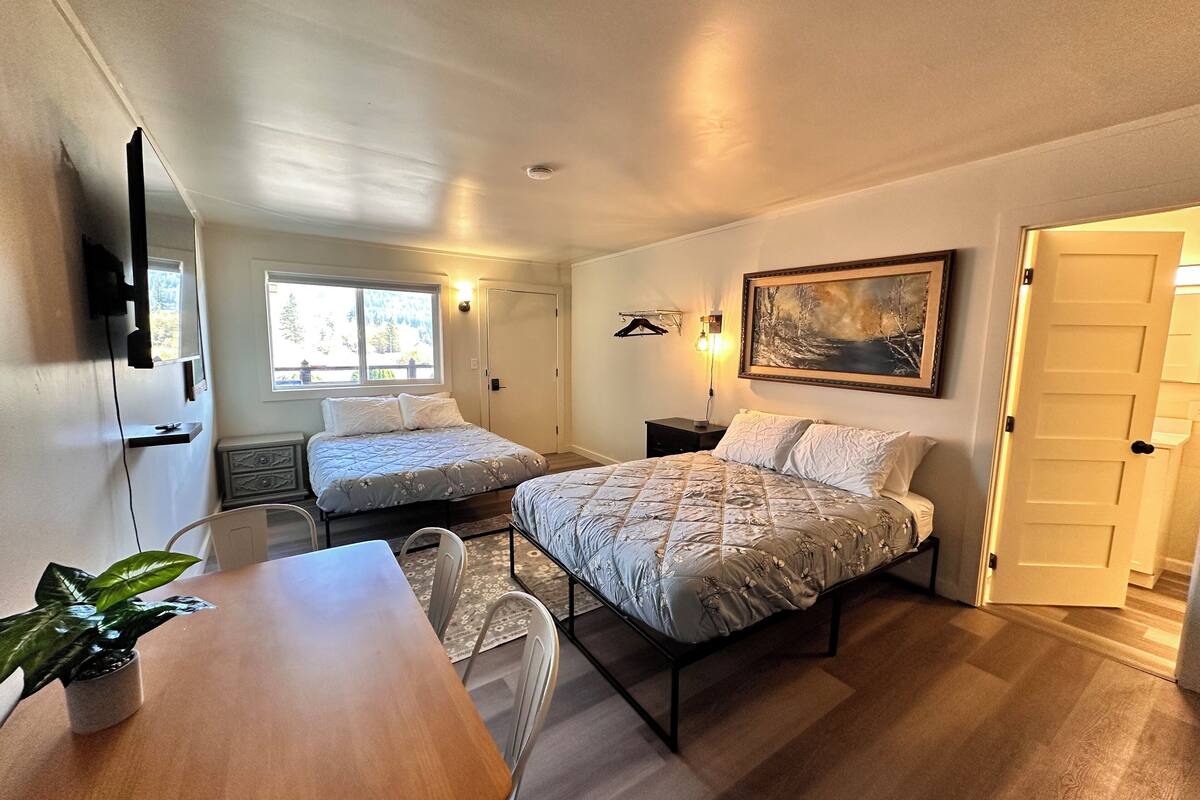 Economy Studio, Kitchenette | Laptop workspace, free WiFi