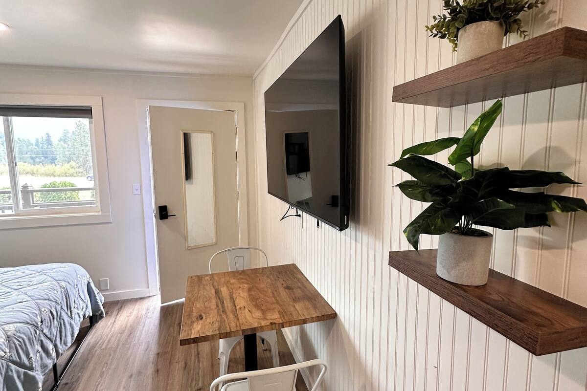 Basic Studio | Laptop workspace, free WiFi