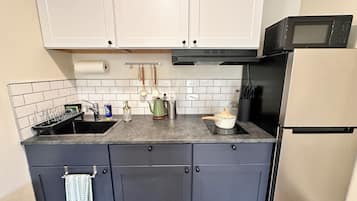 Superior Studio, Kitchenette | Private kitchen