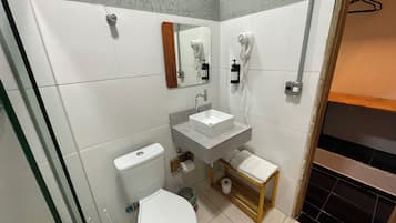 Superior Double or Twin Room | Bathroom | Shower, free toiletries, hair dryer, towels