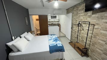 Economy Twin Room | Laptop workspace, free WiFi