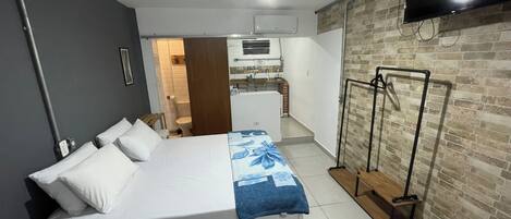 Economy-Zweibettzimmer | Laptopgeeigneter Arbeitsplatz, kostenloses WLAN