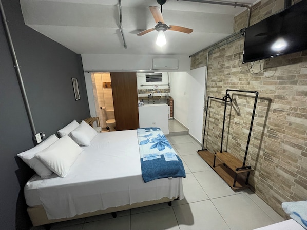 Economy Twin Room | Laptop workspace, free WiFi - Studio House (São Paulo)