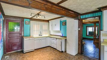 Kühlschrank, Mikrowelle, Herdplatte, Geschirrspüler