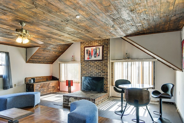 Interior - 8 Mi to Lake Panorama: Cozy Family Getaway (Guthrie Center)