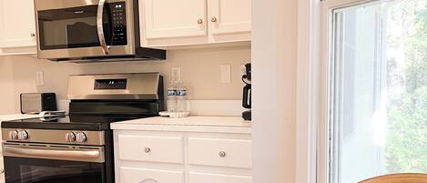 Micro-ondes, four, plaque de cuisson, lave-vaisselle