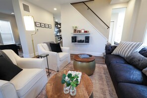 Fireplace, stereo - Eliza Gothic (Maquoketa)