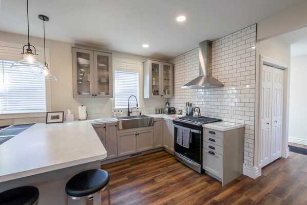 Fridge, microwave, oven, stovetop - Eliza Gothic (Maquoketa)