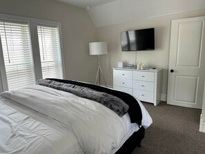 3 slaapkamers, een strijkplank/strijkijzer, wifi, beddengoed